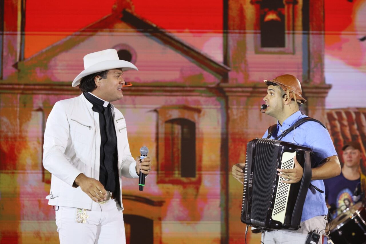 Abertura do CRESCER lota Centro de Convenções em show de William Sanfona e convidados, em Campina Grande