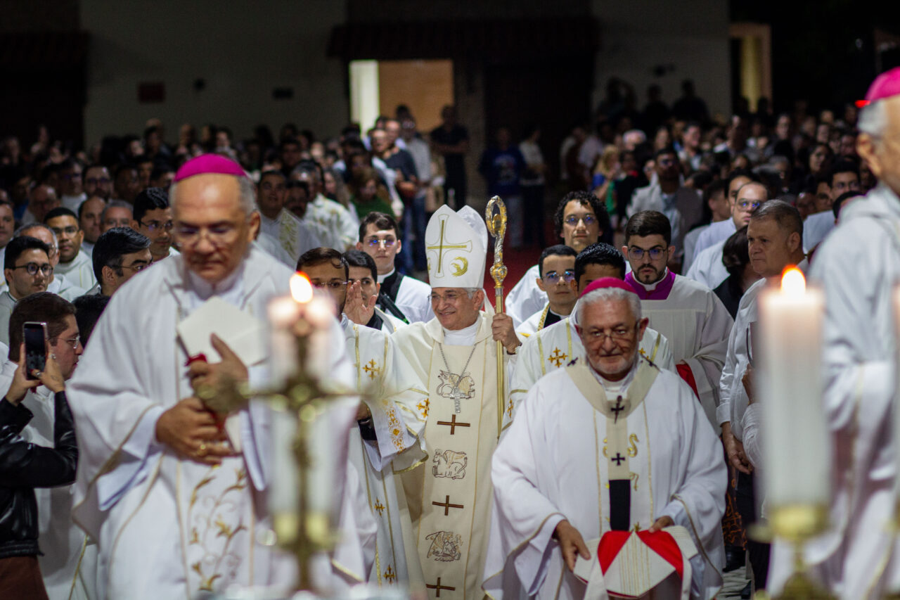 Comunidade de São Pio X participa da celebração pelos 25 anos de episcopado de Dom Dulcênio