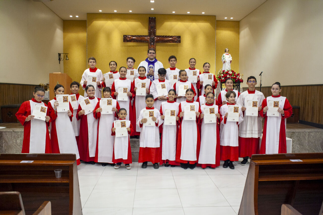 Comunidade de São Pio X acolhe 25 novos Coroinhas Comunidade de São Pio X acolhe 25 novos Coroinhas